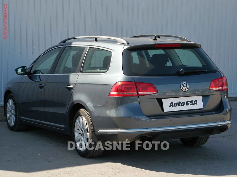 Volkswagen Passat (2014) 2.0 TDi, Navi, xenon - fotka 6 z 23