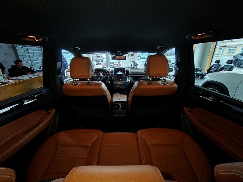 Mercedes-Benz GLE 250d 4M AMG Airmatic - fotka 22 z 53