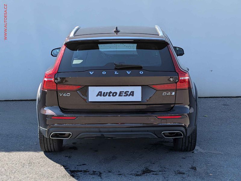 Volvo V60 (2019) 2.0D 4x4, Cross Country, AT - fotka 5 z 16