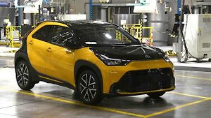 Aygo X s hybridem se již vyrábí. Na trh vstoupí na přelomu roku.