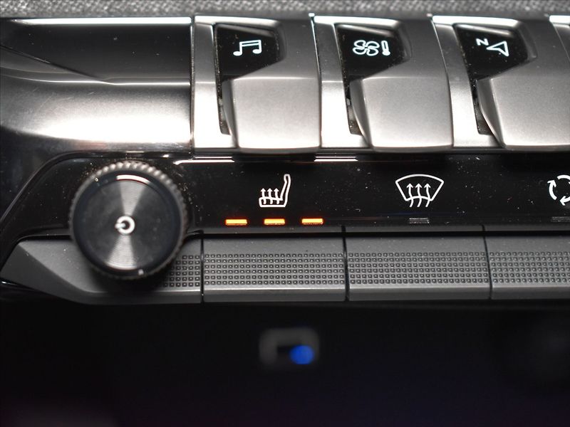 Peugeot 5008 1,5 HDI Allure Tažné,panorama - fotka 17 z 23