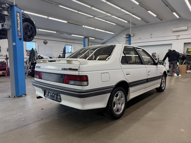 Peugeot 405 Mi16X4  - fotka 4 z 16
