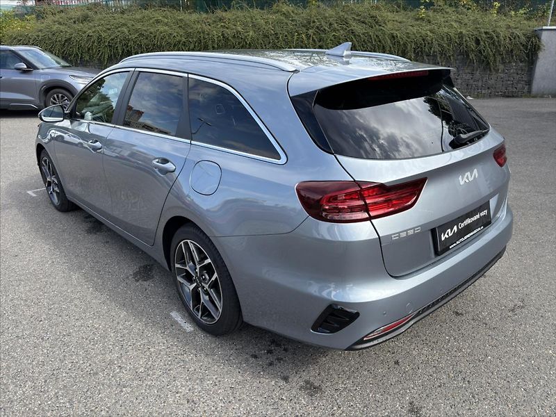 Kia Ceed 1,5 TGDi 118kW TOP ZÁRUKA - fotka 3 z 39