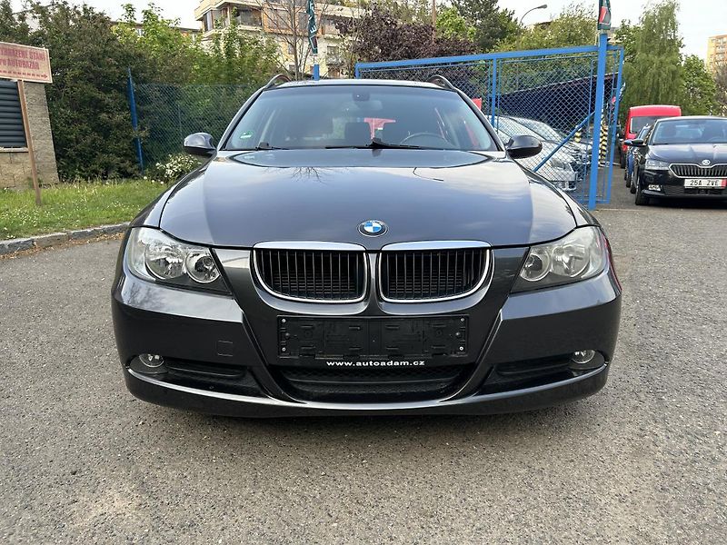 BMW Řada 3 320i  - fotka 17 z 51