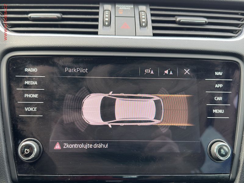 Škoda Octavia (2018) 2.0 TDi, DSG, LED, AC - fotka 18 z 24