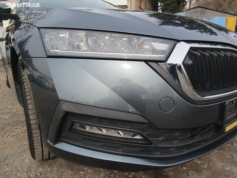 Škoda Octavia 1,5TSI-110KW + STK ČR - fotka 9 z 26