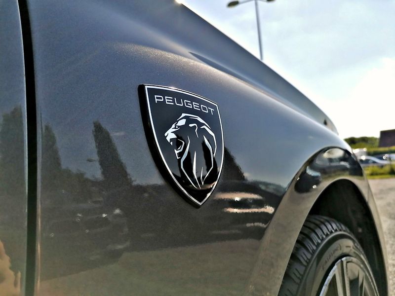 Peugeot 308 (2023) 1.2 PT GT-Line 96kW masáže - fotka 39 z 42