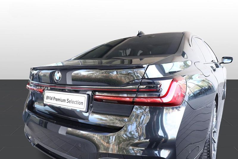 BMW Řada 7 740ld xDrive - fotka 26 z 40