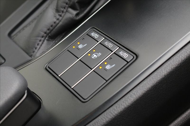 Lexus UX 250h 2,0 HEV, DSG, 1.Maj.  UX - fotka 29 z 64