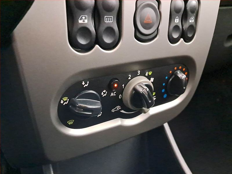 Dacia Sandero (2010) 1.2 16V, nová STK, Tažné - fotka 13 z 14
