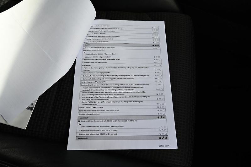 Volkswagen Golf VII 2.0TDI 110KW Highline 2/17 - fotka 45 z 57
