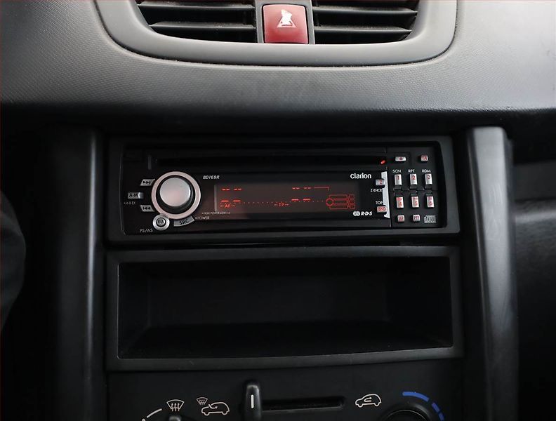 Peugeot 207 (2006) 1.4, v provozu - fotka 11 z 12