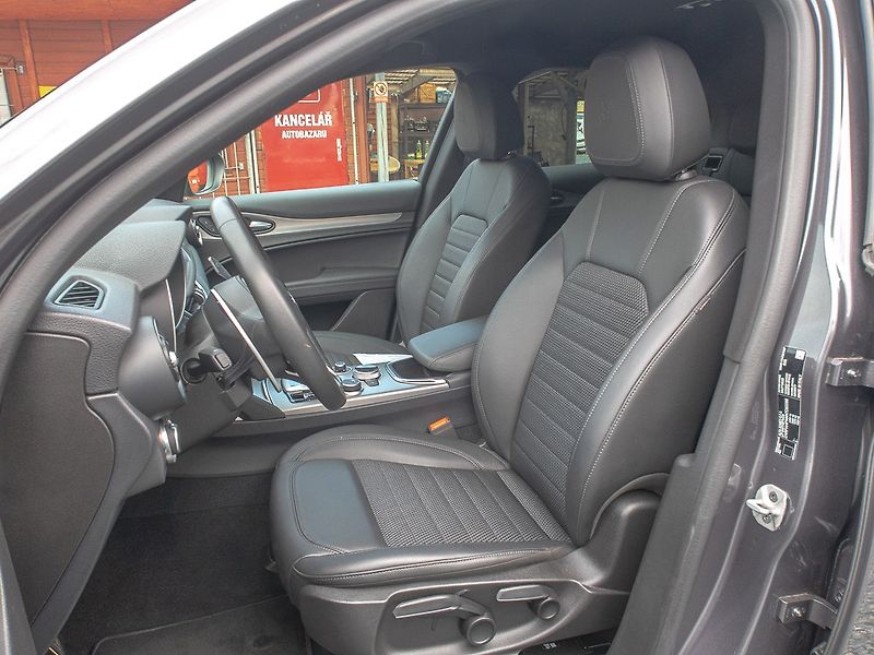Alfa Romeo Stelvio (2023) 2.0T Q4 MAT - NAVI - fotka 17 z 62