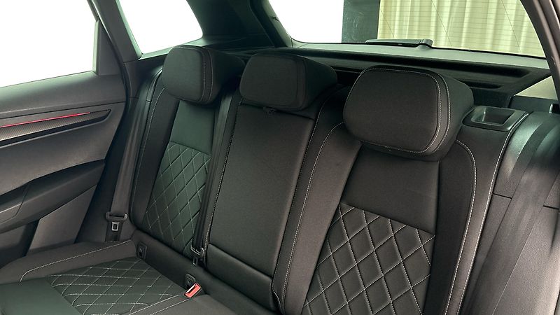 Škoda Karoq 1.5 TSI DSG Sportline - fotka 16 z 27