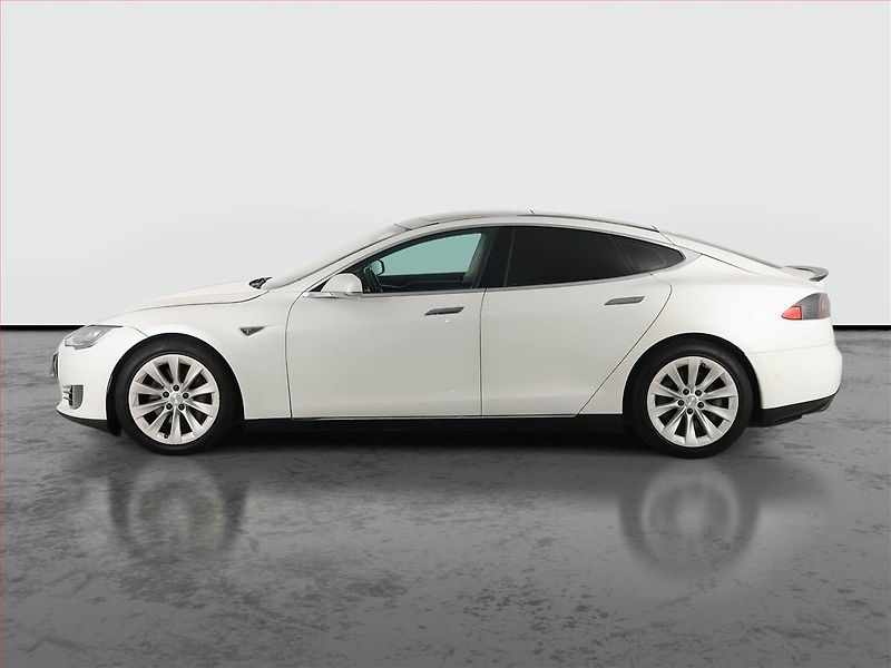 Tesla Model S (2015) 85D, SoH 92% - fotka 3 z 17