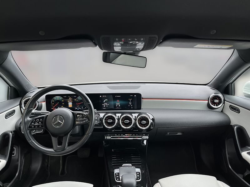 Mercedes-Benz Třídy A 200 sedan - fotka 14 z 21