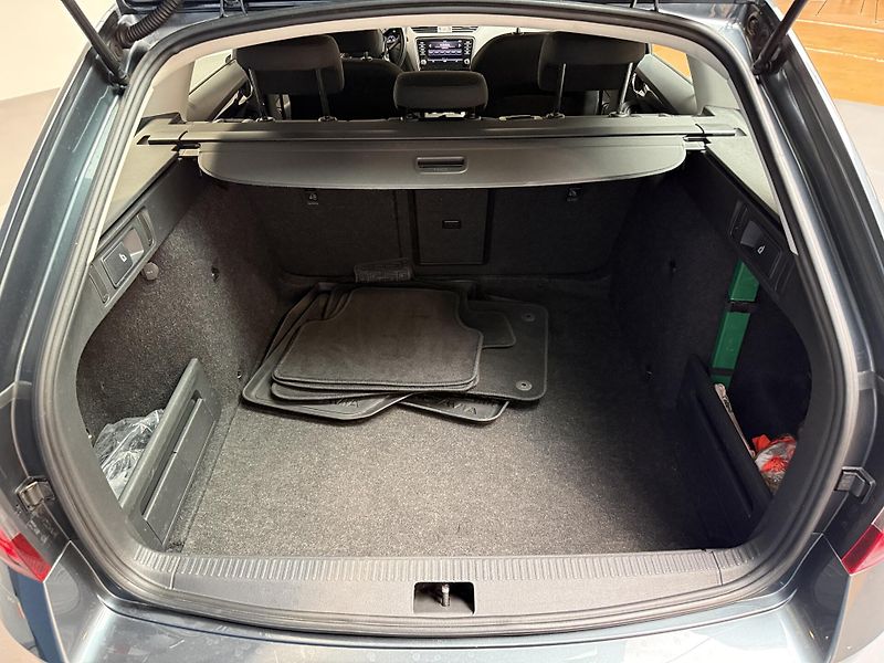 Škoda Octavia 2.0 TDI 110kW DSG Style Combi - fotka 11 z 12