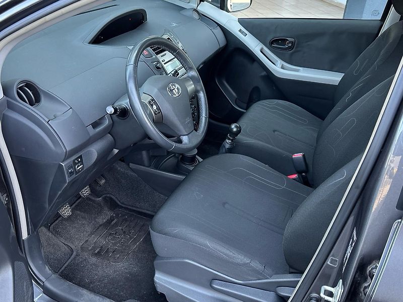 Toyota Yaris Hatchback - fotka 6 z 27