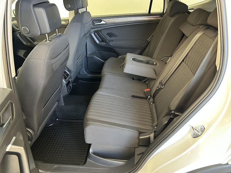 Volkswagen Tiguan Allspace 2.0 TDI 4x4 Elegance - fotka 26 z 30
