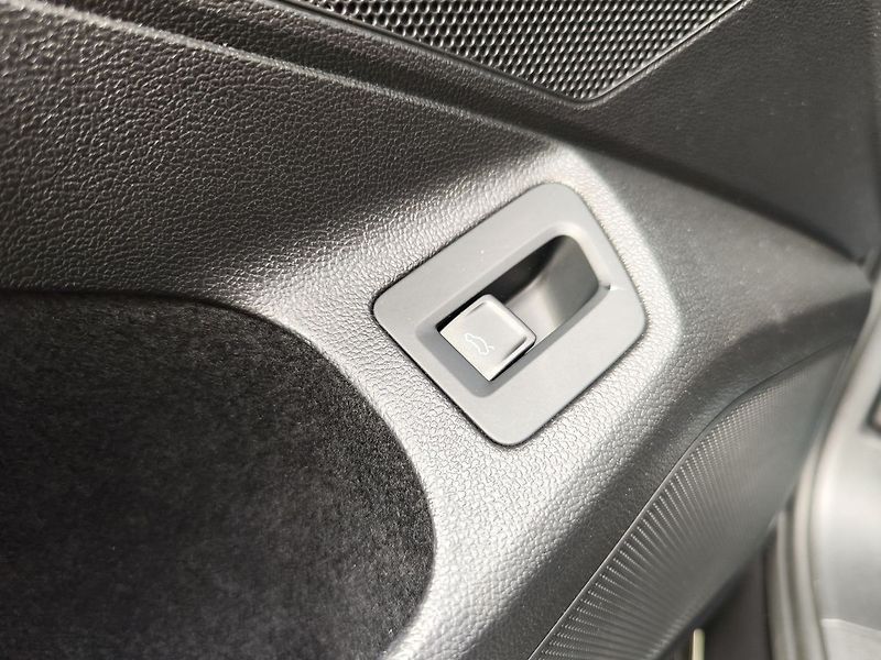 Volkswagen Passat 2.0 TDI/110kW Elegance DSG - fotka 35 z 37