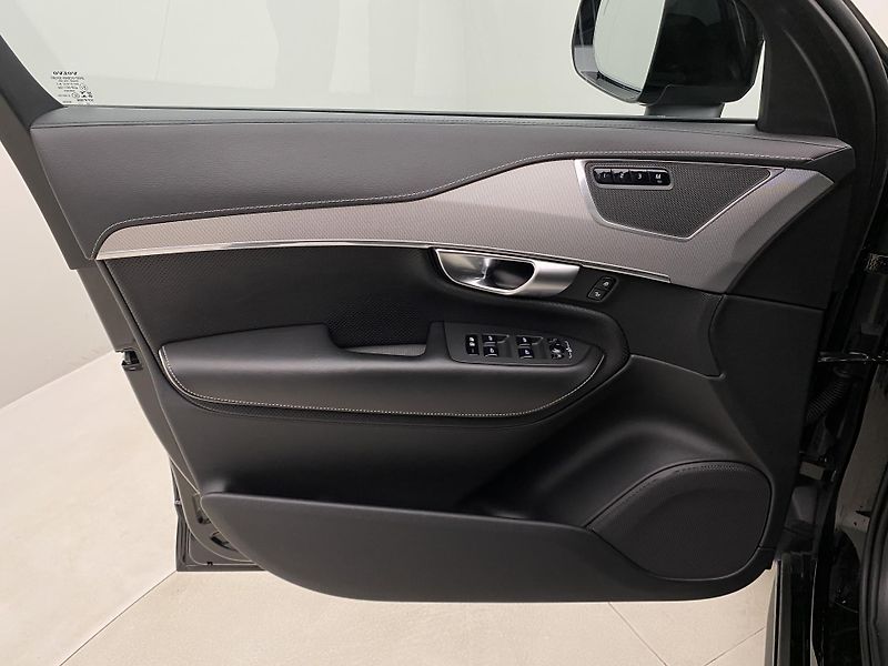 Volvo XC90 B5 AWD R-DESIGN REZERVACE - fotka 7 z 47