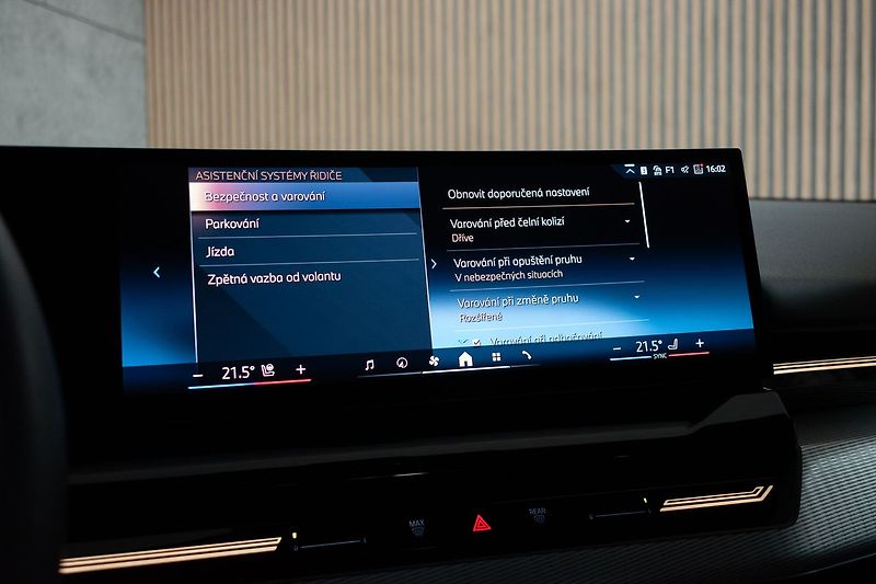 BMW Řada 5 540d xDrive ///M*ZÁRUKA*ČR 1.M - fotka 38 z 51