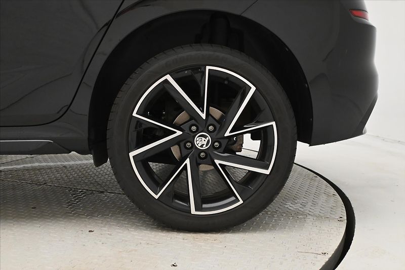 Škoda Kamiq 1,0 TSI 81kW MONTE CARLO Záruk - fotka 25 z 25
