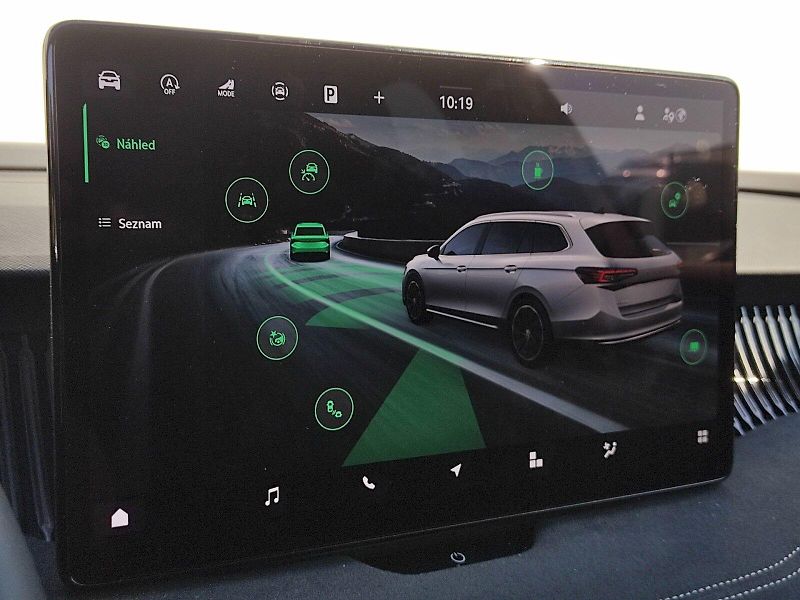 Škoda Superb (2025) Combi SportLine 2,0 Tdi 142 Kw - fotka 13 z 45