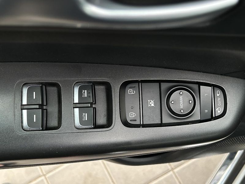 Kia Sportage 2.0 CRDi 4x4 PREMIUM (2019) - fotka 13 z 27