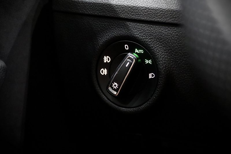 Škoda Superb 2.0 TSI 162 kW DSG Sportline - fotka 30 z 50