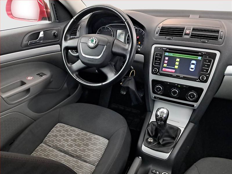 Škoda Octavia (2010) Ambiente 1.4 TSI, Navi - fotka 7 z 15