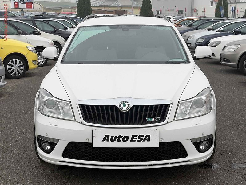 Škoda Octavia (2012) 2.0 TDi, RS, DSG, xenon - fotka 2 z 18