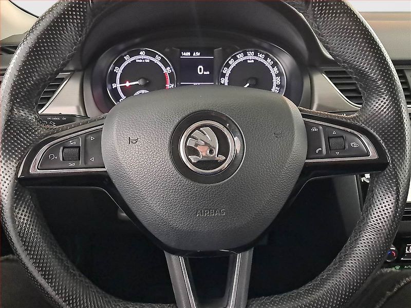 Škoda Rapid (2017) 1.0 TSI, Navi, Bi-Xenony - fotka 17 z 20