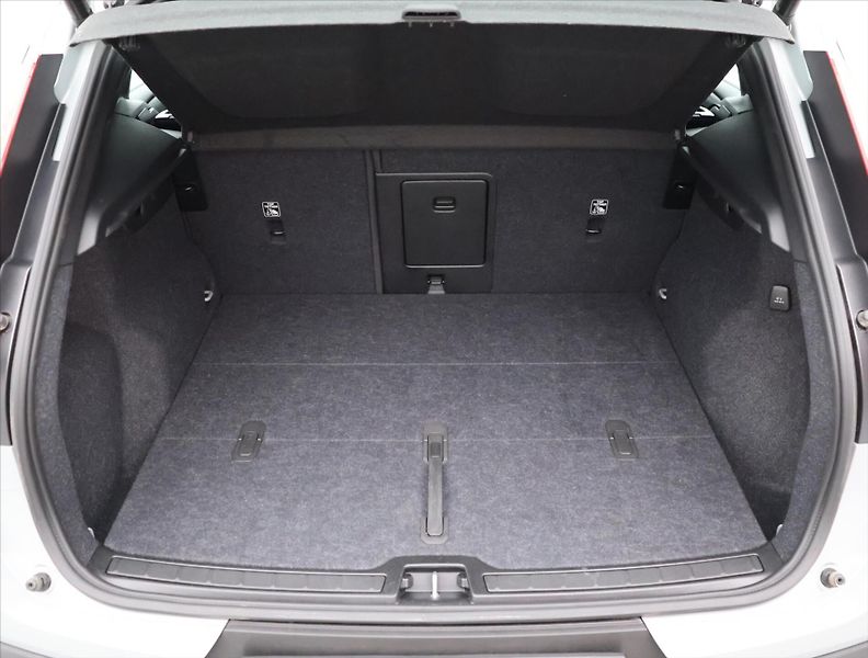 Volvo XC40 2.0 B3 120kW Core DCT CZ DPH - fotka 10 z 35