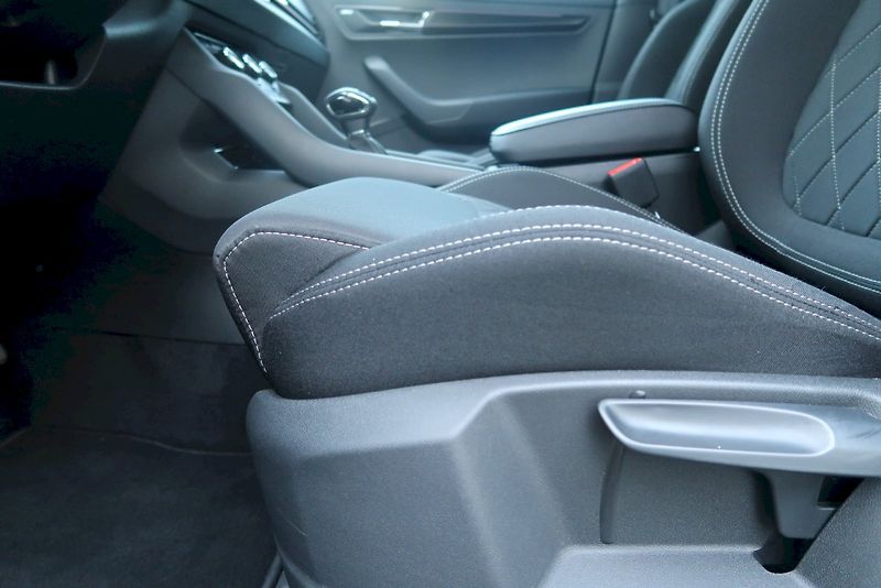 Škoda Karoq (2025) SPORTLINE 1.5 TSI 110 kW DSG - fotka 19 z 29