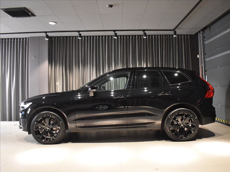 Volvo XC60 2,0 T6 AWD PLUS Black Edition - fotka 2 z 26