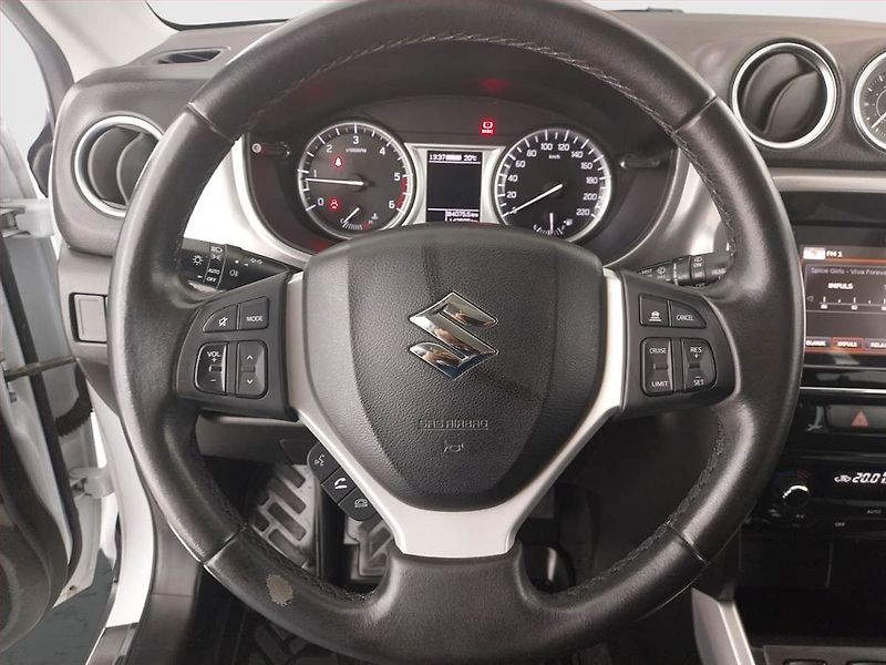 Suzuki Vitara (2016) 1.6 DDiS, 4X4, Kůže, Navi - fotka 16 z 21