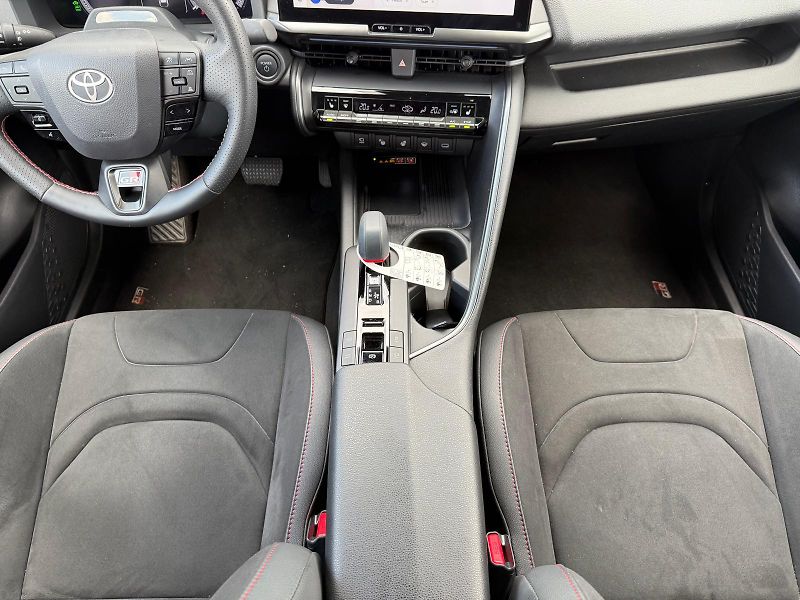 Toyota C-HR 2,0 PHEV E-CVT GR Sport - fotka 18 z 30