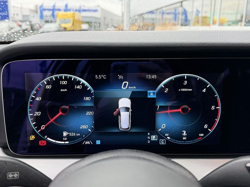 Mercedes-Benz Třídy E E 220 d T 9G-TRONIC Avantgarde - fotka 30 z 36