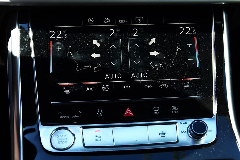 Audi Q8 50 TDI QUATTRO S-LINE ČR - fotka 22 z 35