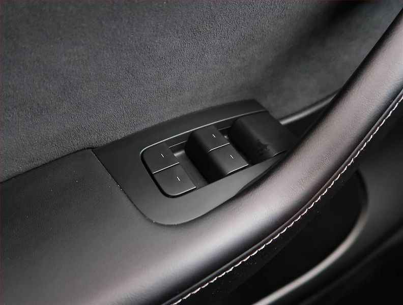 Tesla Model Y (2023) Standard LFP 64kWh, SoH 94% - fotka 21 z 31