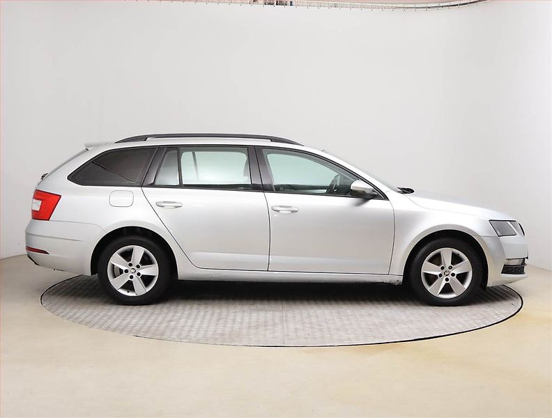 Škoda Octavia (2019) Ambition 2.0 TDI, Tempomat - fotka 6 z 18