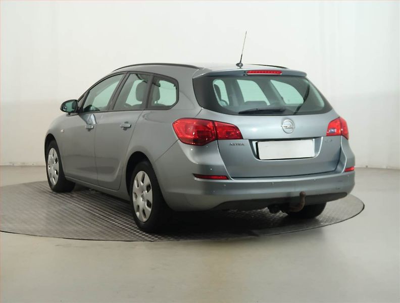 Opel Astra (2011) 1.7 CDTI, po STK, Tažné - fotka 4 z 13