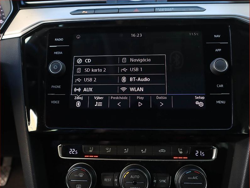 Volkswagen Passat (2017) 2.0 TDI, Kůže, Navi, Tempomat - fotka 19 z 24