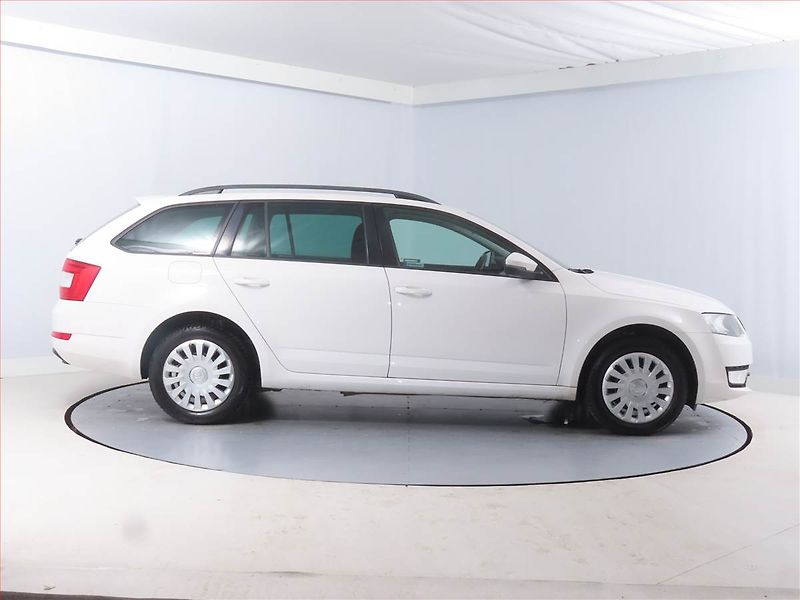Škoda Octavia (2015) Style 1.6 TDI, Serv.kniha - fotka 6 z 13