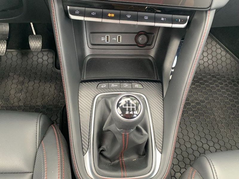 MG ZS Elegance 1.0 TGI 82kW - fotka 11 z 20