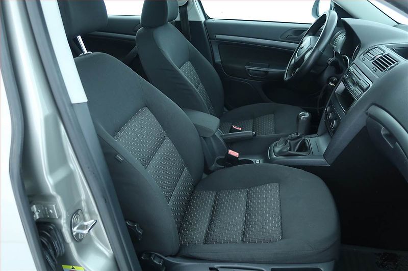 Škoda Octavia (2013) 1.6 TDI, Tempomat - fotka 9 z 16