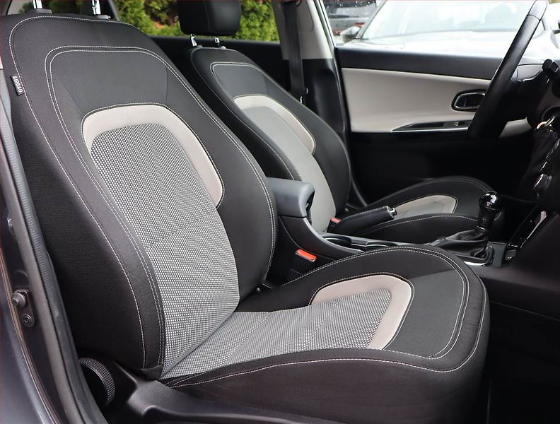 Kia Ceed (2017) 1.6 GDI, Automat, Navi - fotka 9 z 17