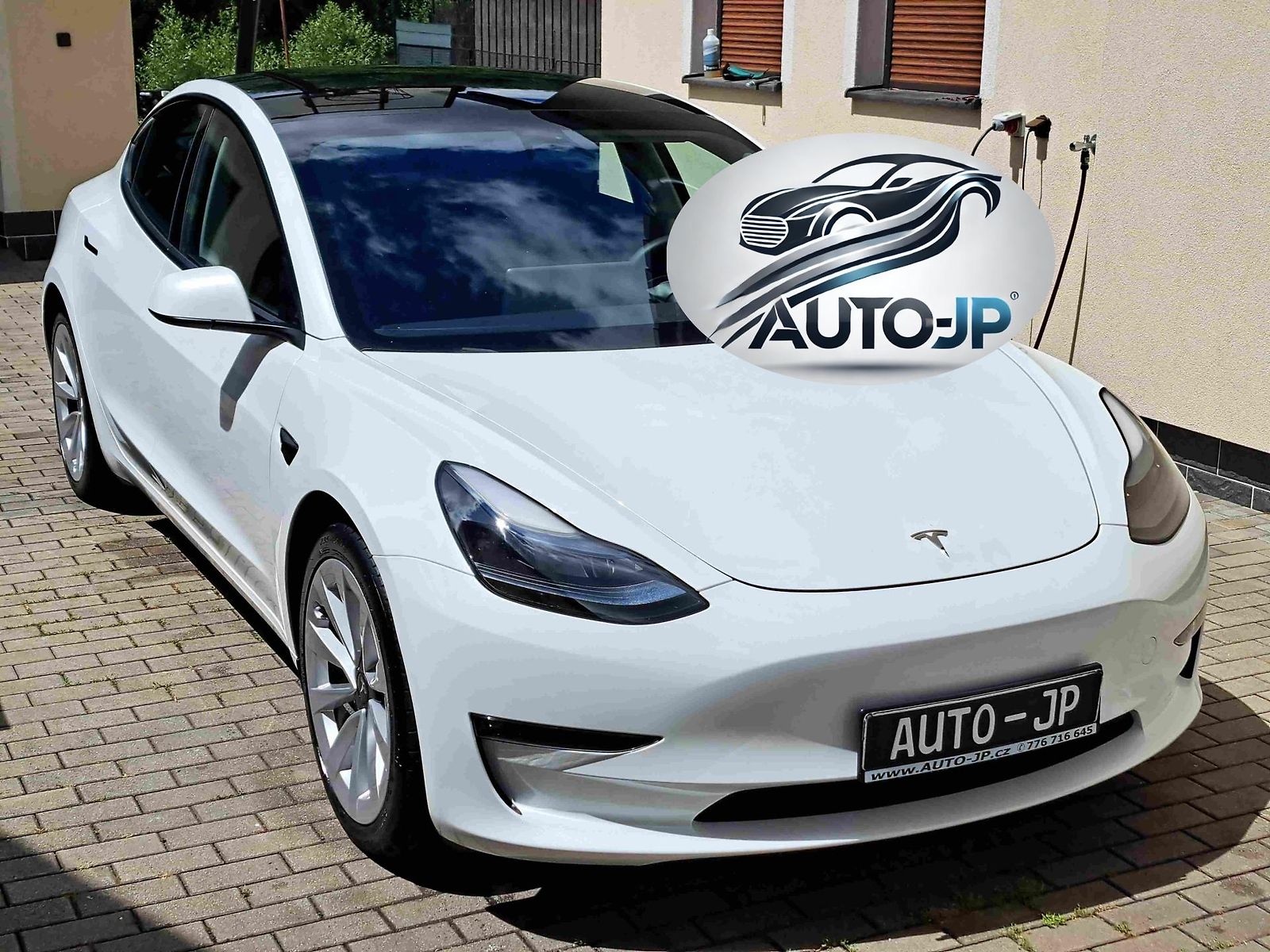 Tesla Model 3 AWD Long Range    PŘIPRAVUJEME
