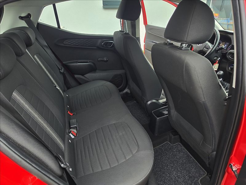 Hyundai i10 1,0 49KW vyhř. volat + sedadla - fotka 29 z 41